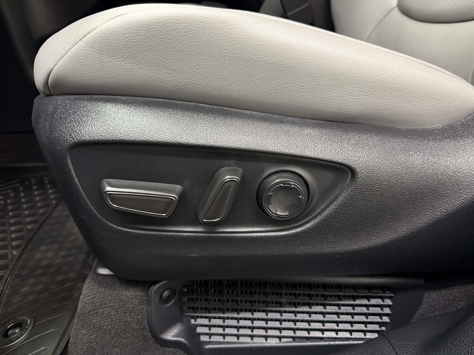 2025 Toyota Sienna XLE 8 PASSENGER | LEATHER | MOOROOF - Thumbnail 23