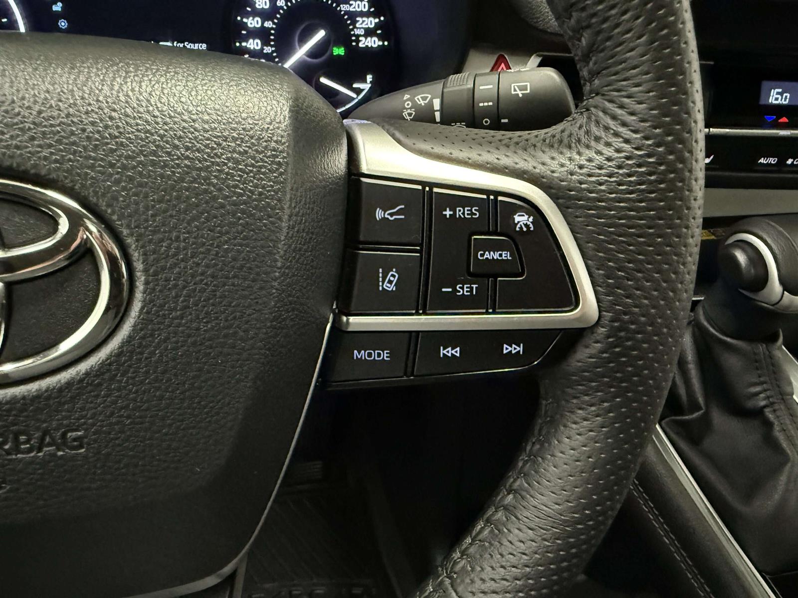 2025 Toyota Sienna XLE 8 PASSENGER | LEATHER | MOOROOF - Thumbnail 28