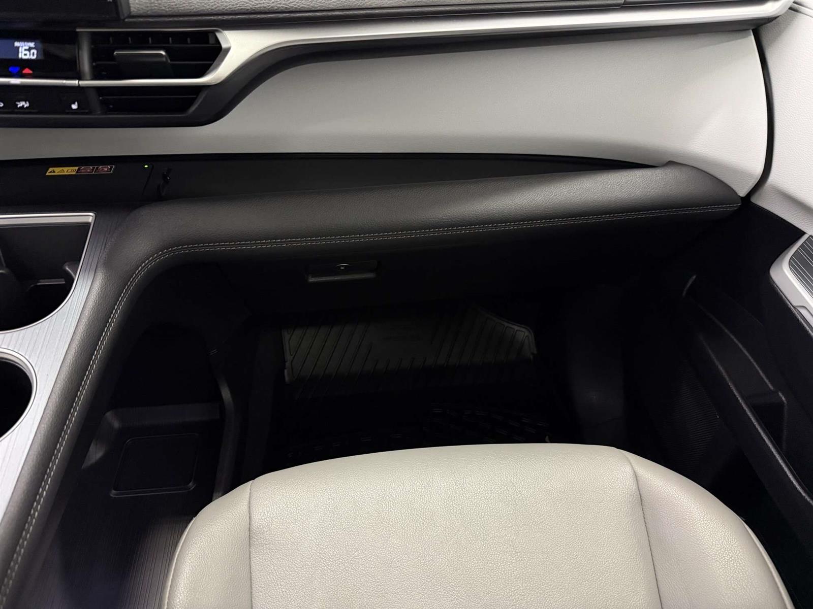 2025 Toyota Sienna XLE 8 PASSENGER | LEATHER | MOOROOF - Thumbnail 36