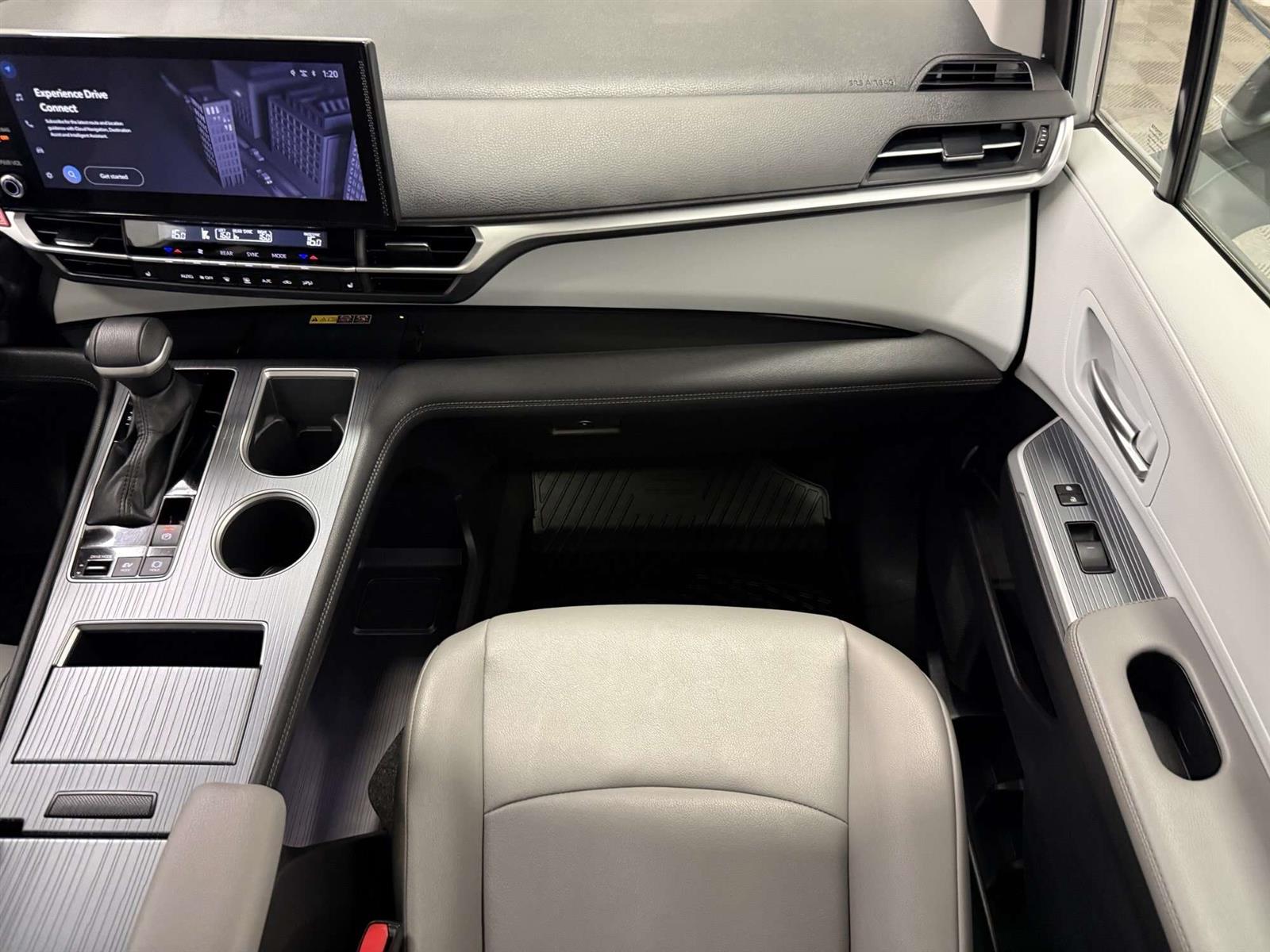 2025 Toyota Sienna XLE 8 PASSENGER | LEATHER | MOOROOF - Thumbnail 37