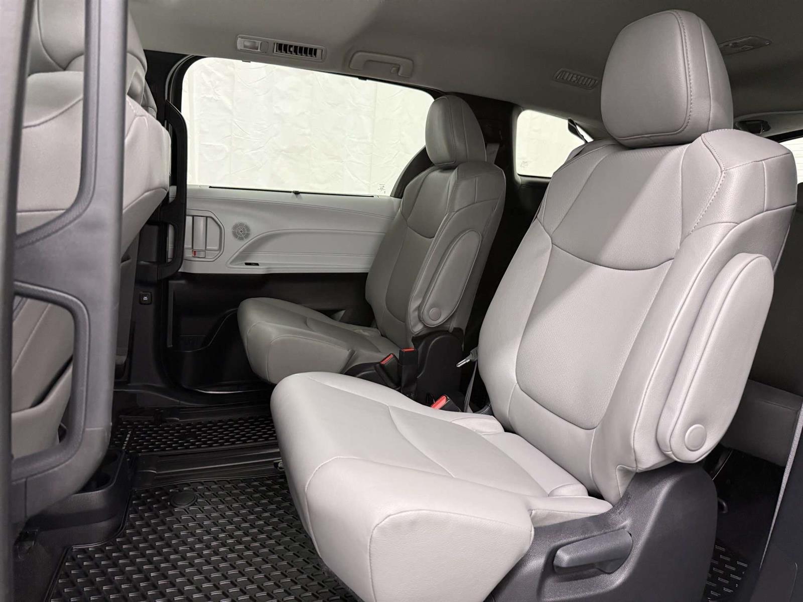 2025 Toyota Sienna XLE 8 PASSENGER | LEATHER | MOOROOF - Thumbnail 40