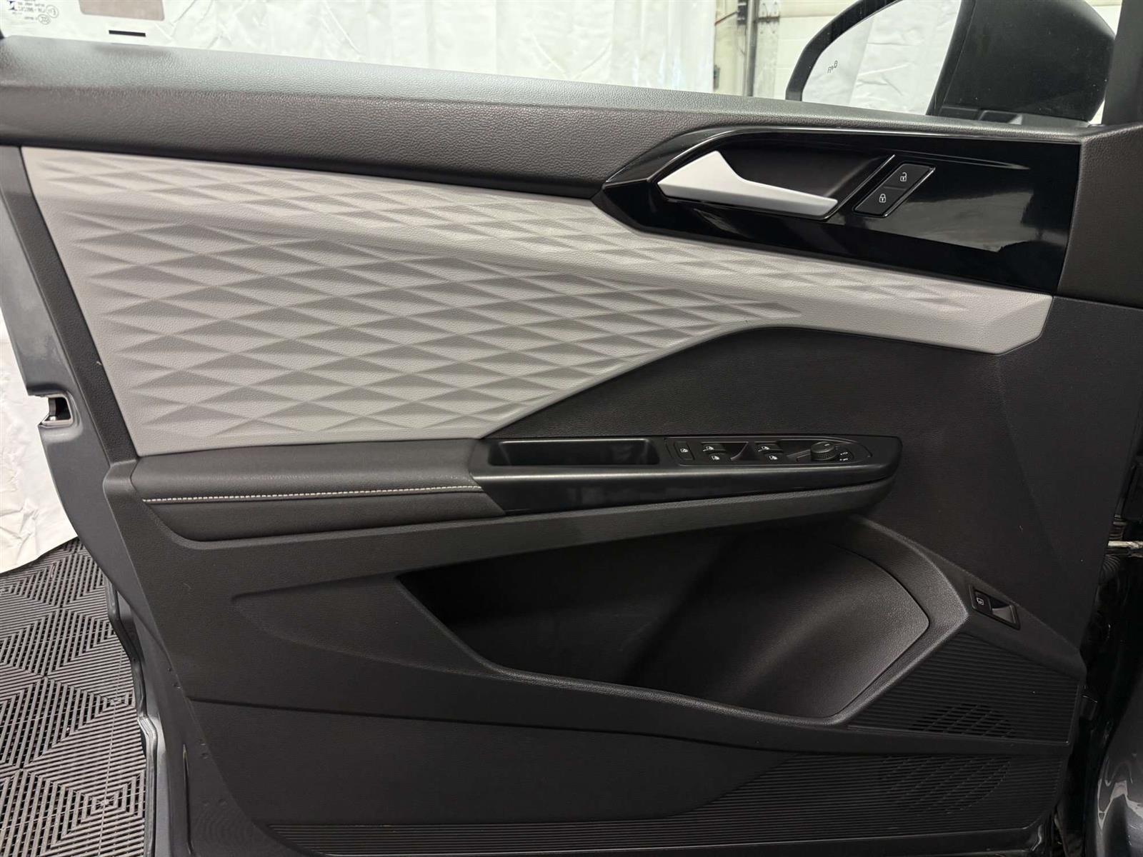 2024 Volkswagen Taos TRENDLINE 1.5 TURBOCHARGED - Thumbnail 16