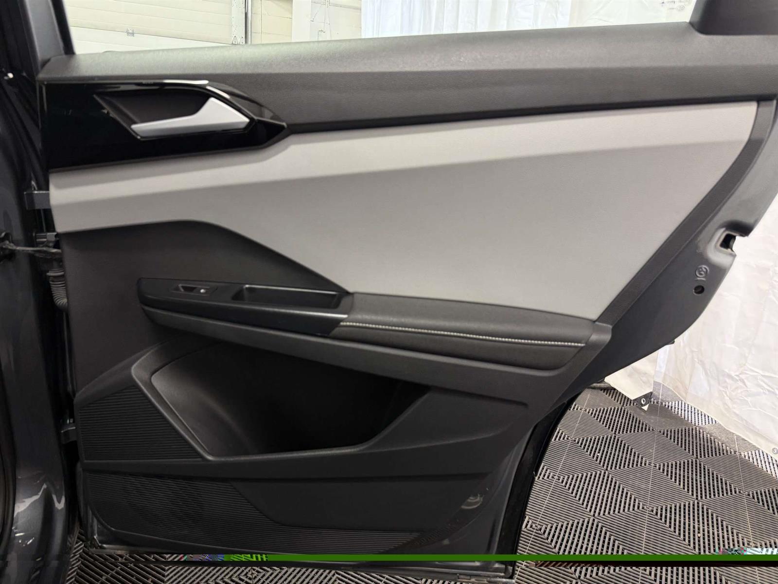 2024 Volkswagen Taos TRENDLINE 1.5 TURBOCHARGED - Thumbnail 40