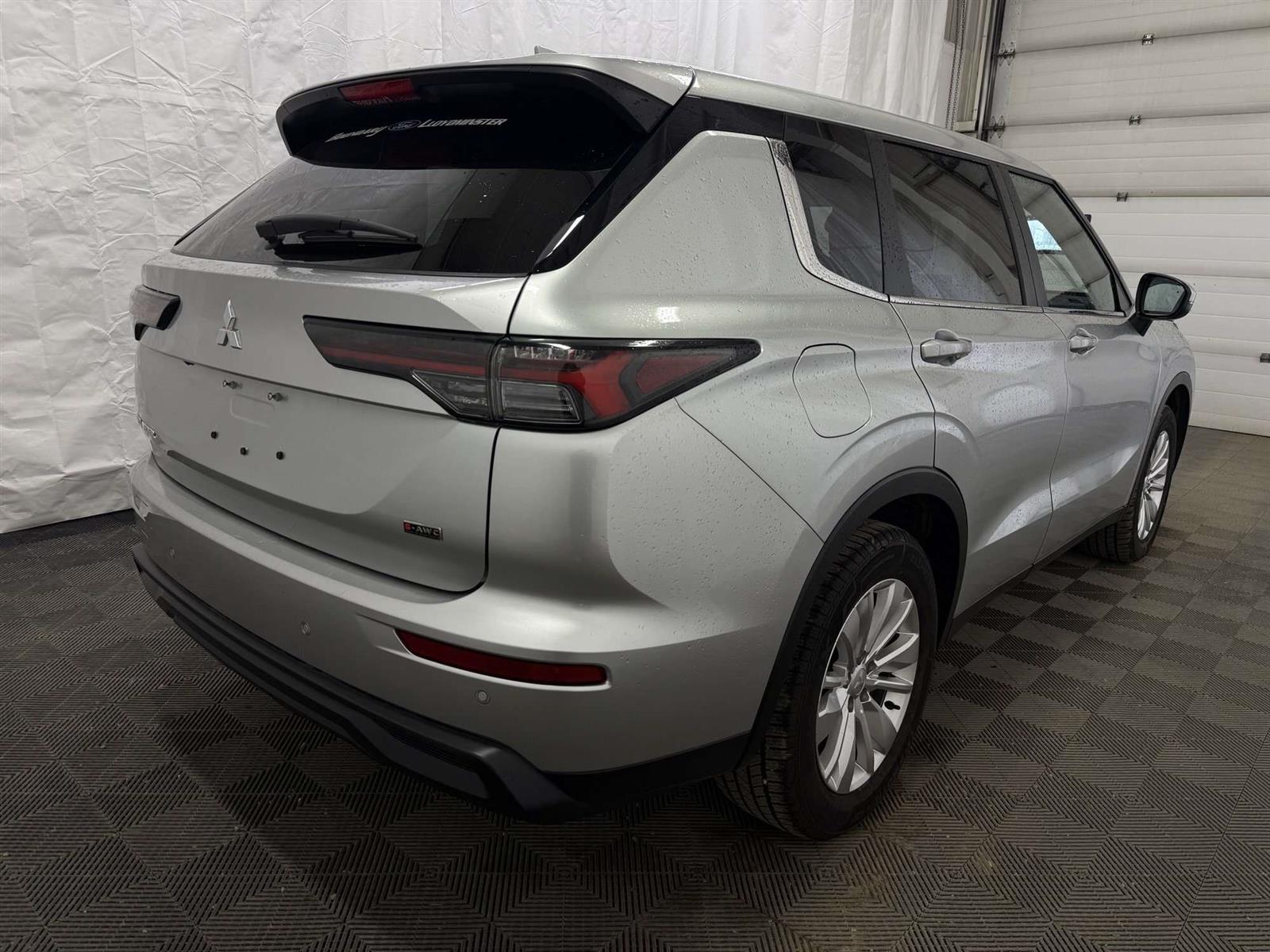 2025 Mitsubishi Outlander ES S-AWC 7 PASSENGER | HEATED SEATS - Thumbnail 14