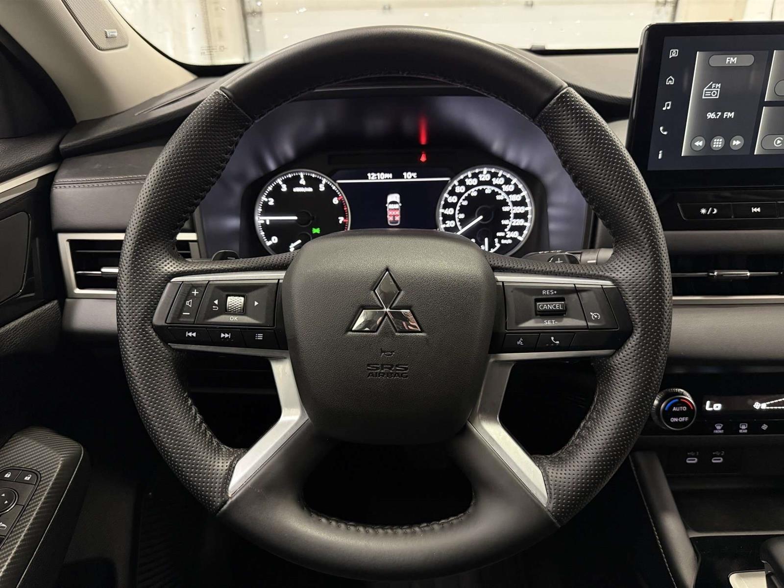 2025 Mitsubishi Outlander ES S-AWC 7 PASSENGER | HEATED SEATS - Thumbnail 17