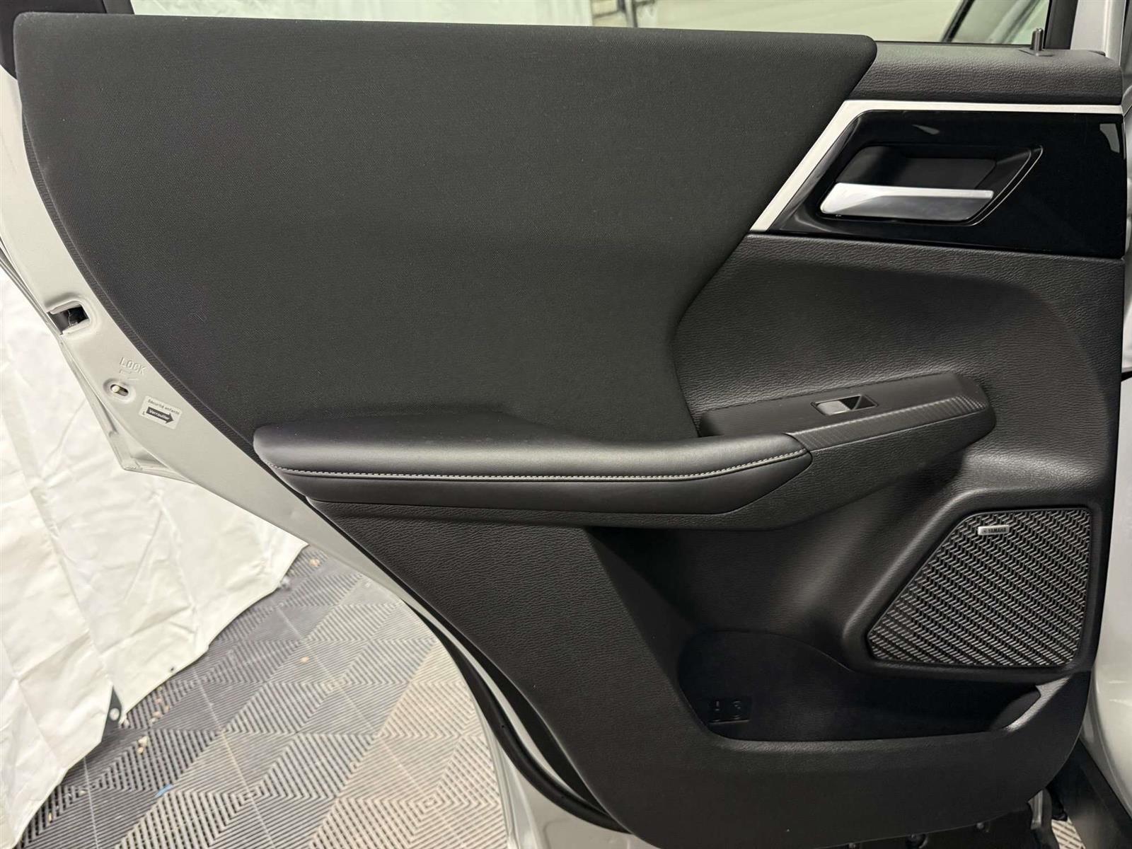 2025 Mitsubishi Outlander ES S-AWC 7 PASSENGER | HEATED SEATS - Thumbnail 37