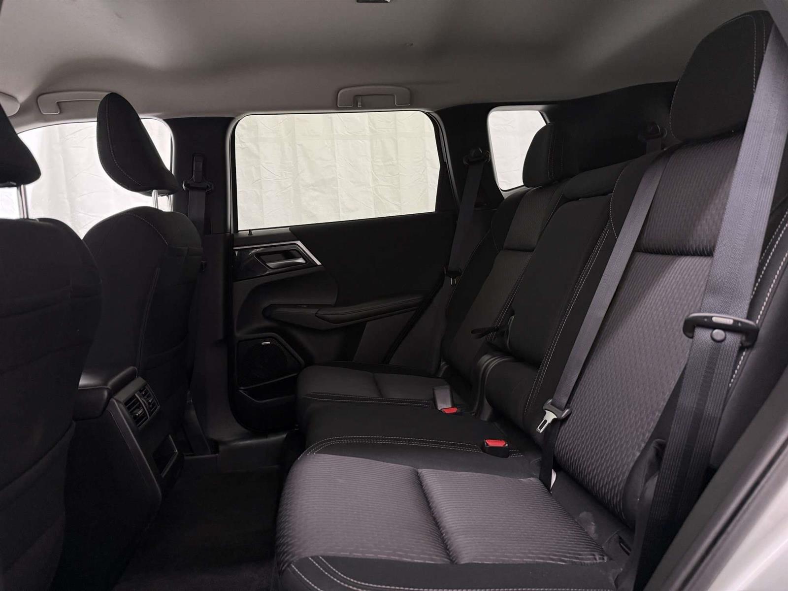 2025 Mitsubishi Outlander ES S-AWC 7 PASSENGER | HEATED SEATS - Thumbnail 38