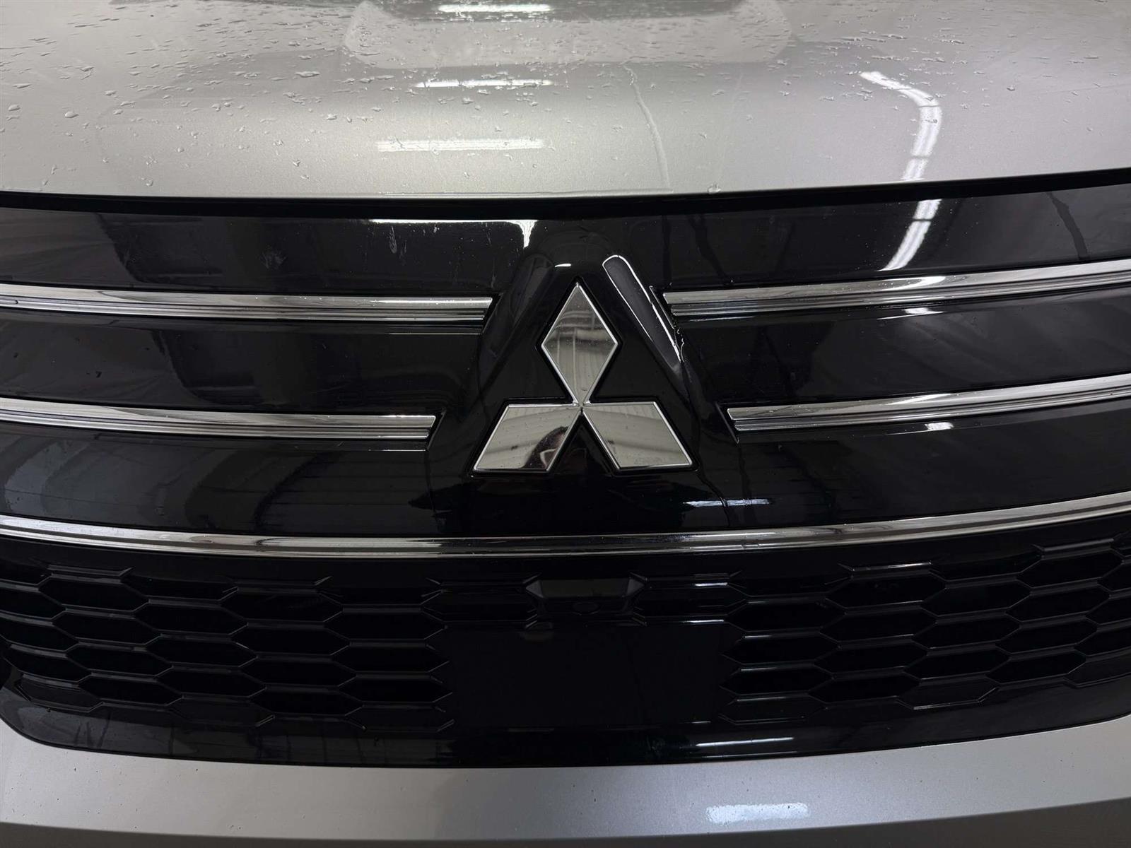 2025 Mitsubishi Outlander ES S-AWC 7 PASSENGER | HEATED SEATS - Thumbnail 6