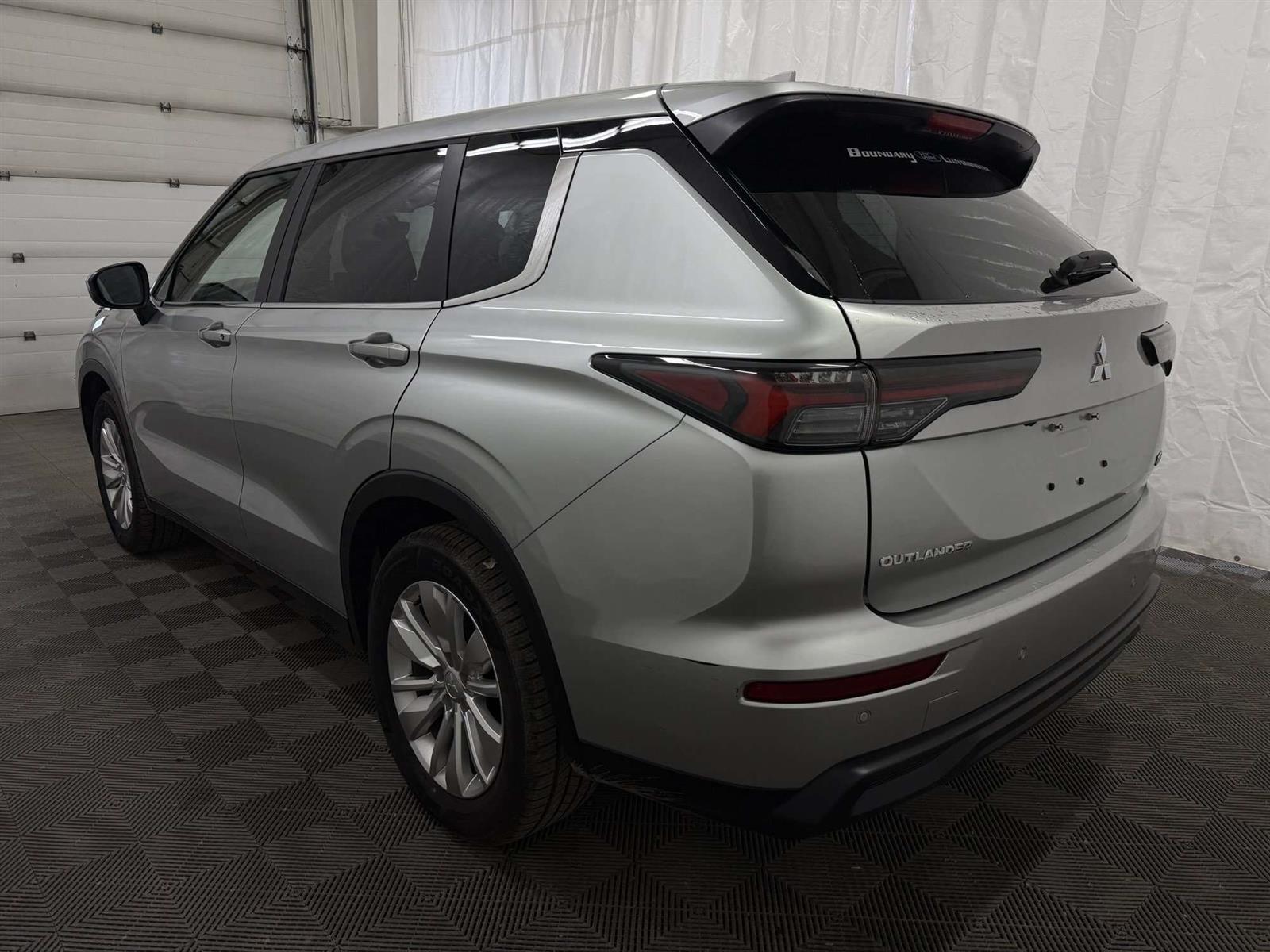 2025 Mitsubishi Outlander ES S-AWC 7 PASSENGER | HEATED SEATS - Thumbnail 9