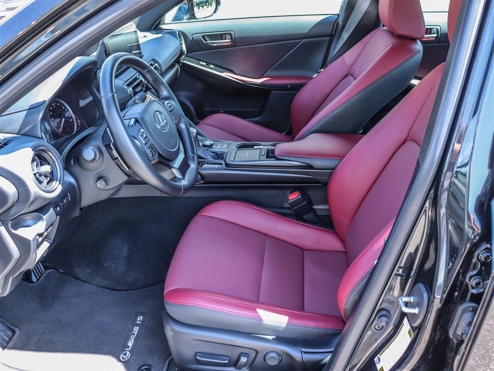 2024 Lexus IS 300 10