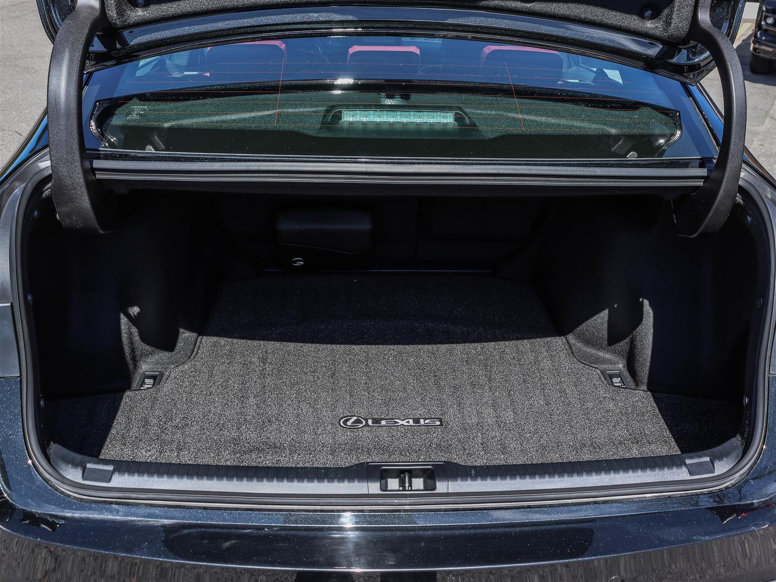 2024 Lexus IS 300 21