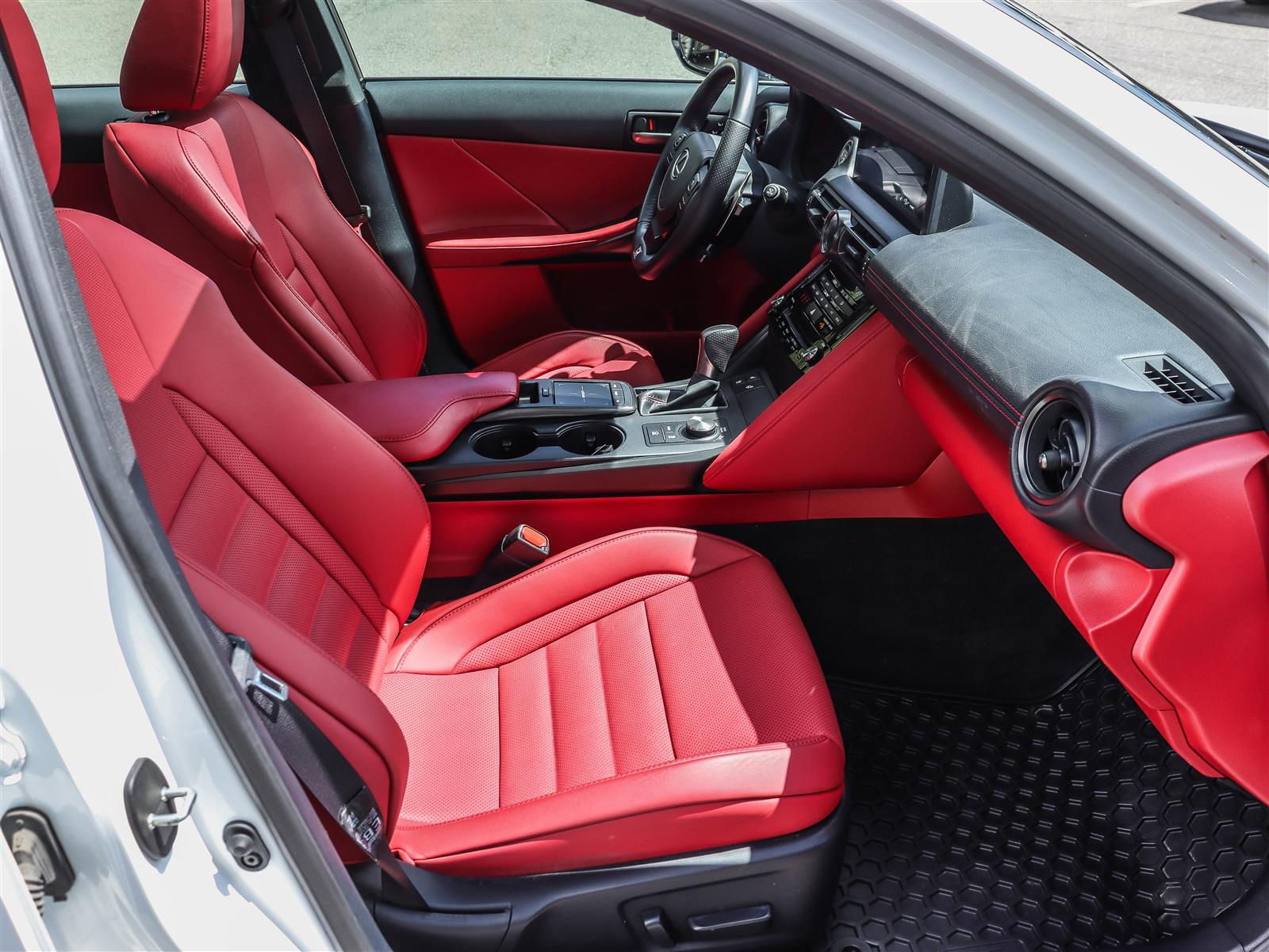 2024 Lexus IS 300 18