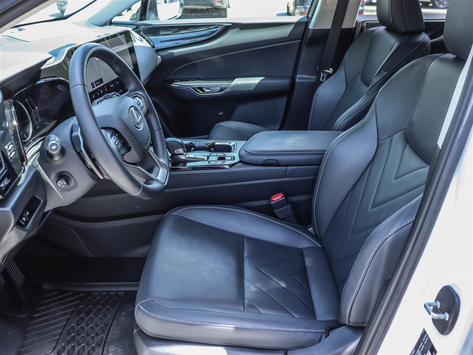 2025 Lexus NX450h+ 10