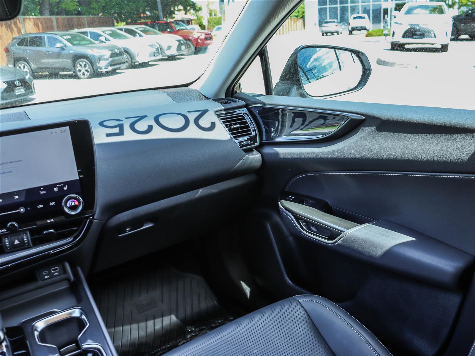 2025 Lexus NX450h+ 17