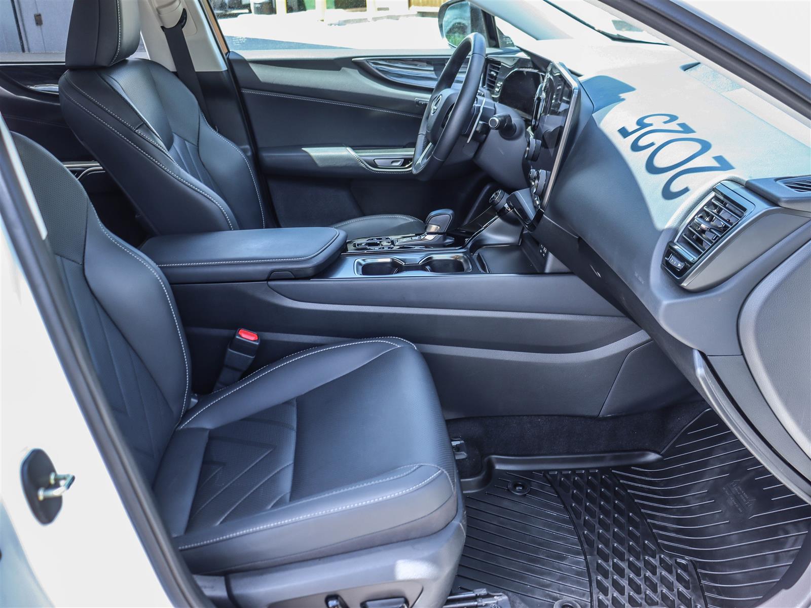 2025 Lexus NX450h+ 19