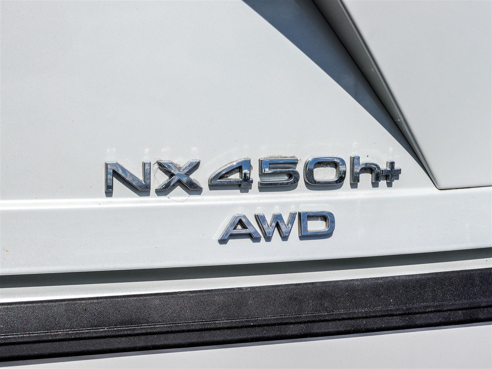 2025 Lexus NX450h+ 24