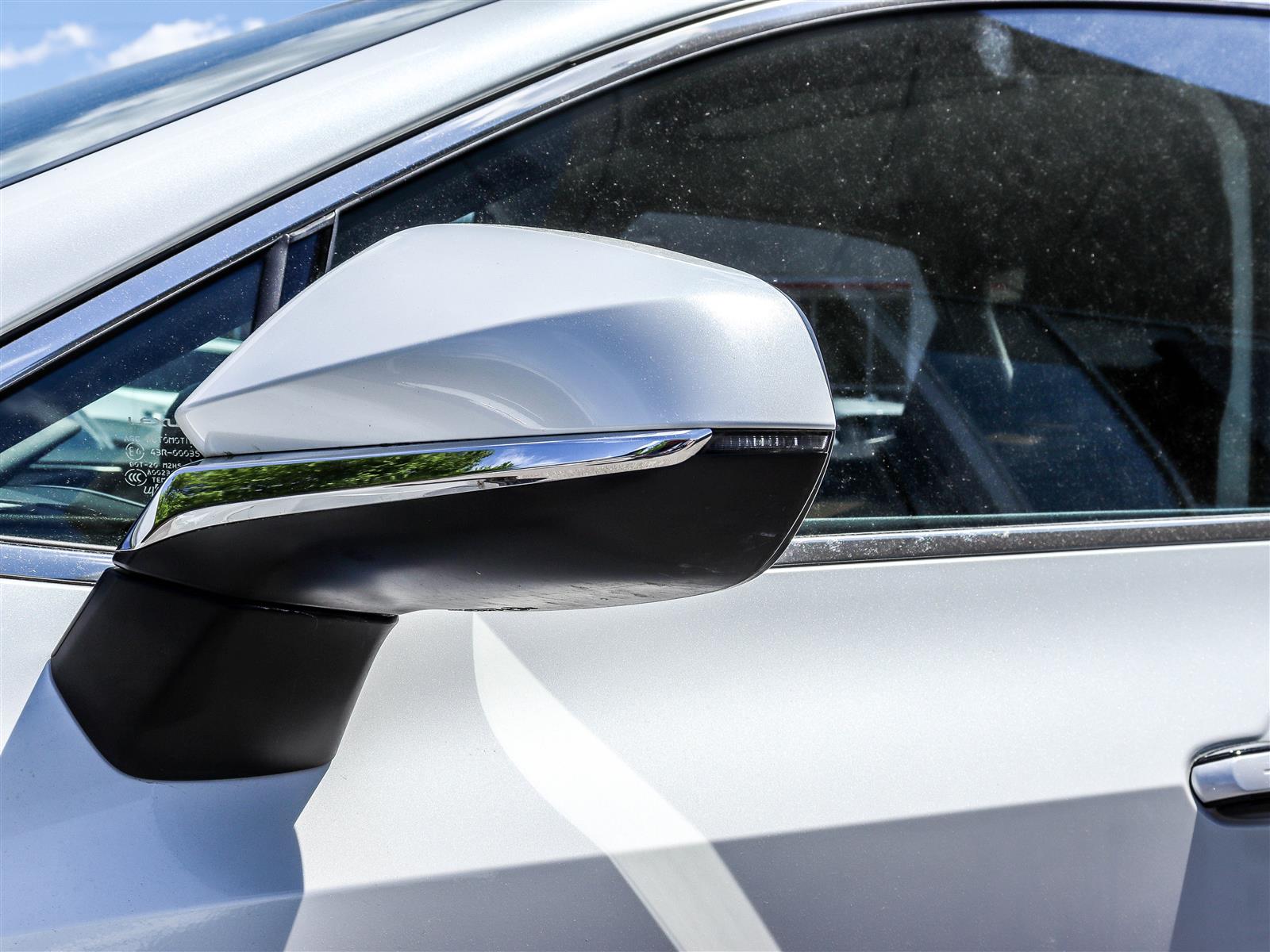 2025 Lexus NX450h+ 27
