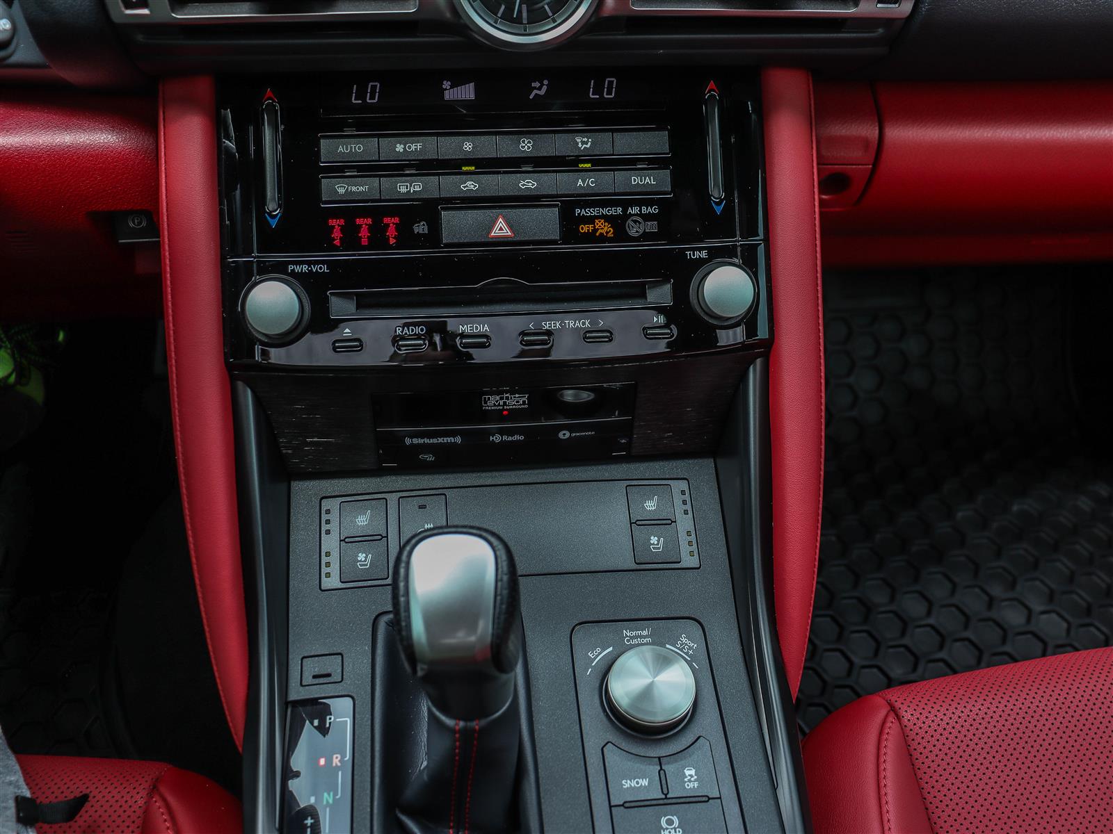 2022 Lexus IS 350 31