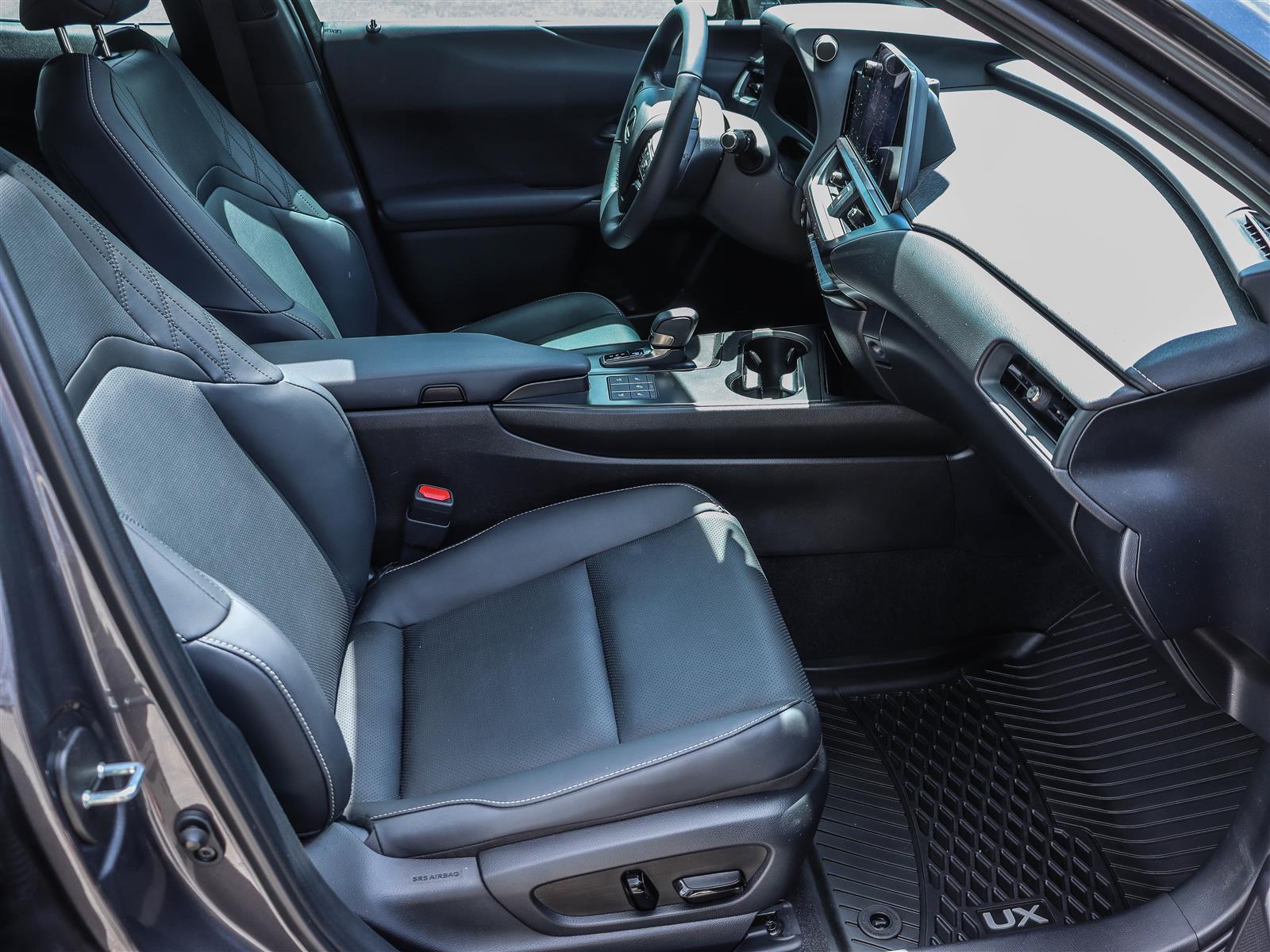2025 Lexus UX 300H 18