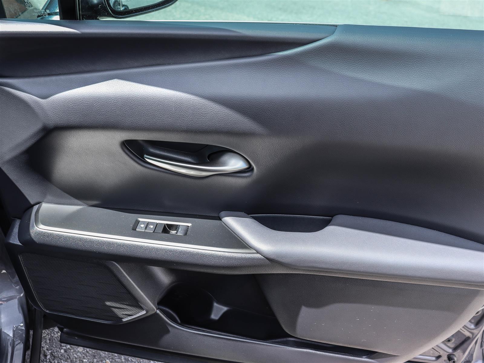 2025 Lexus UX 300H 19