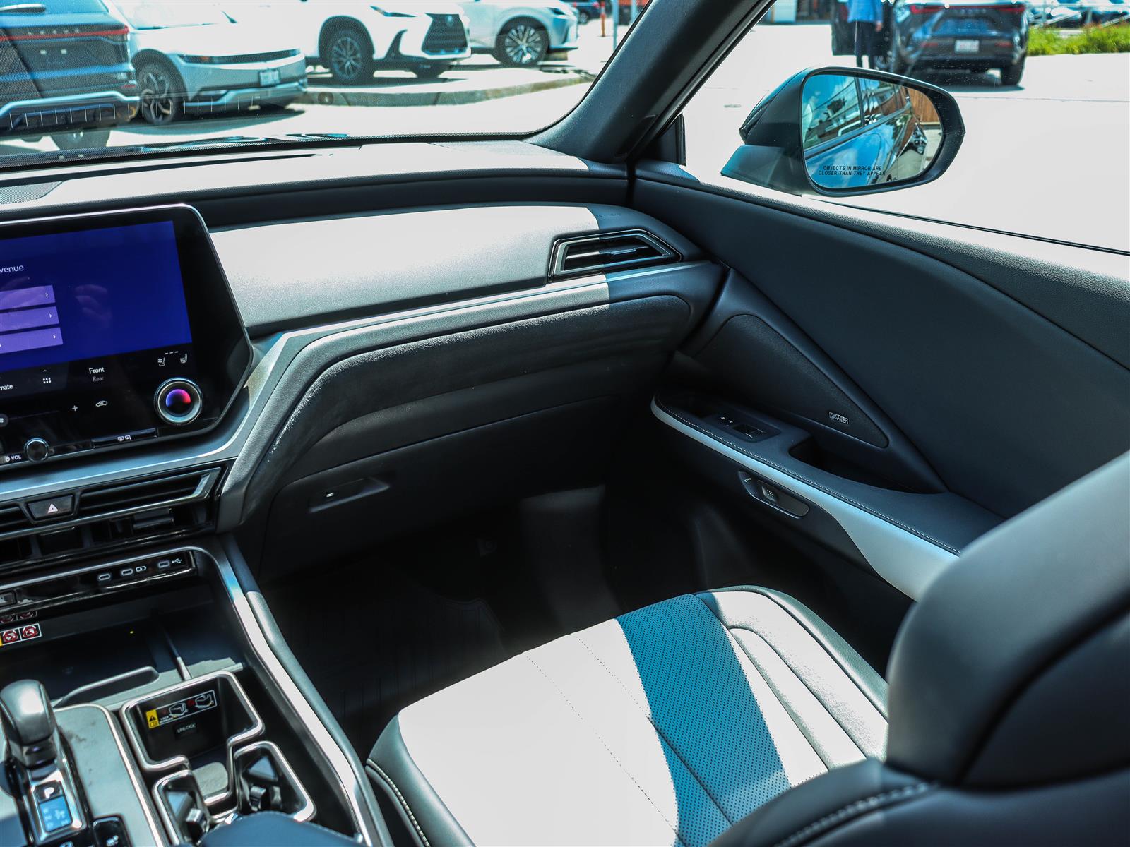2025 Lexus TX 500h 17