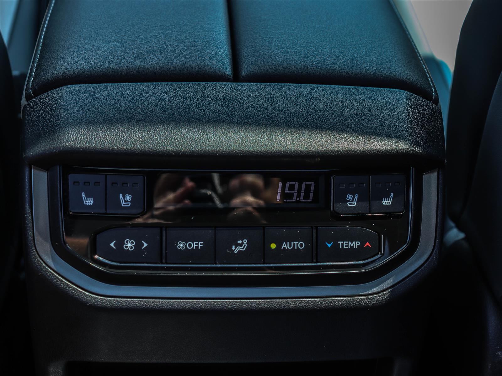 2025 Lexus TX 500h 18