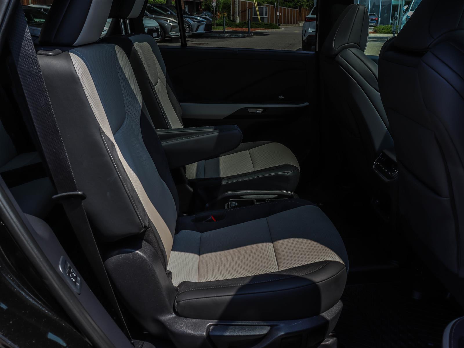 2025 Lexus TX 500h 21