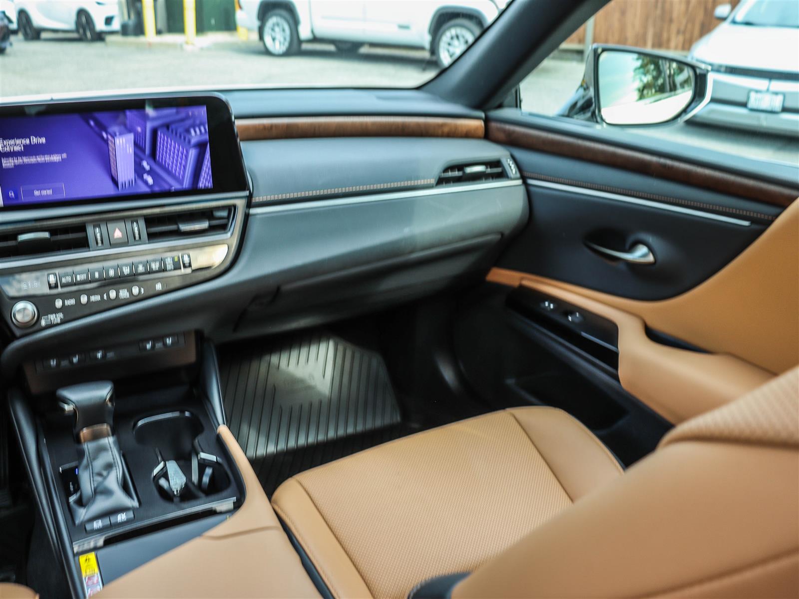 2024 Lexus ES 300h 17