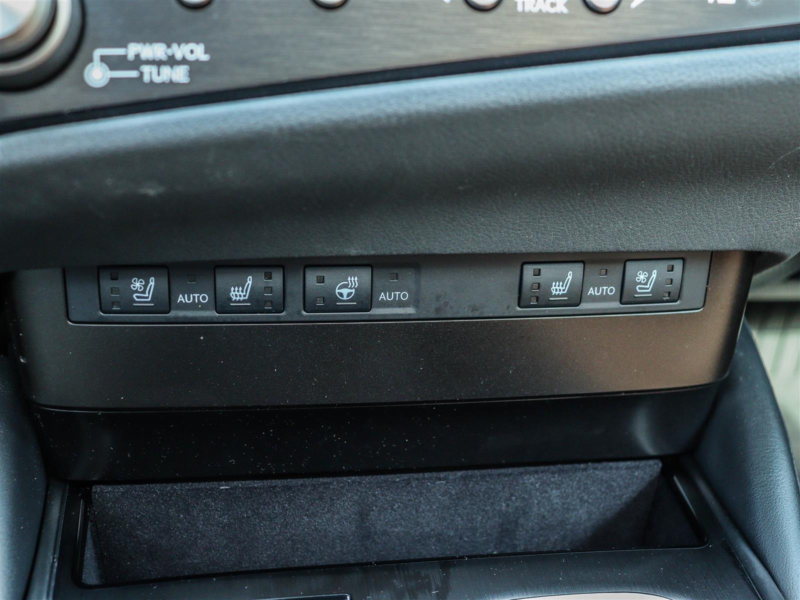 2024 Lexus ES 300h 30