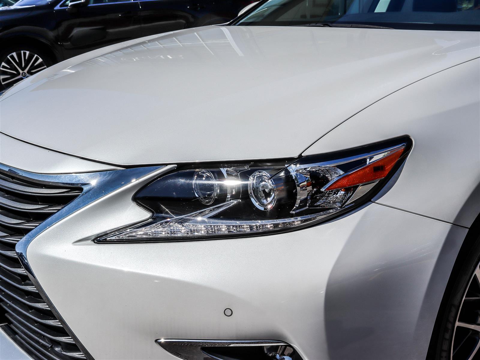 2017 Lexus ES 350 24