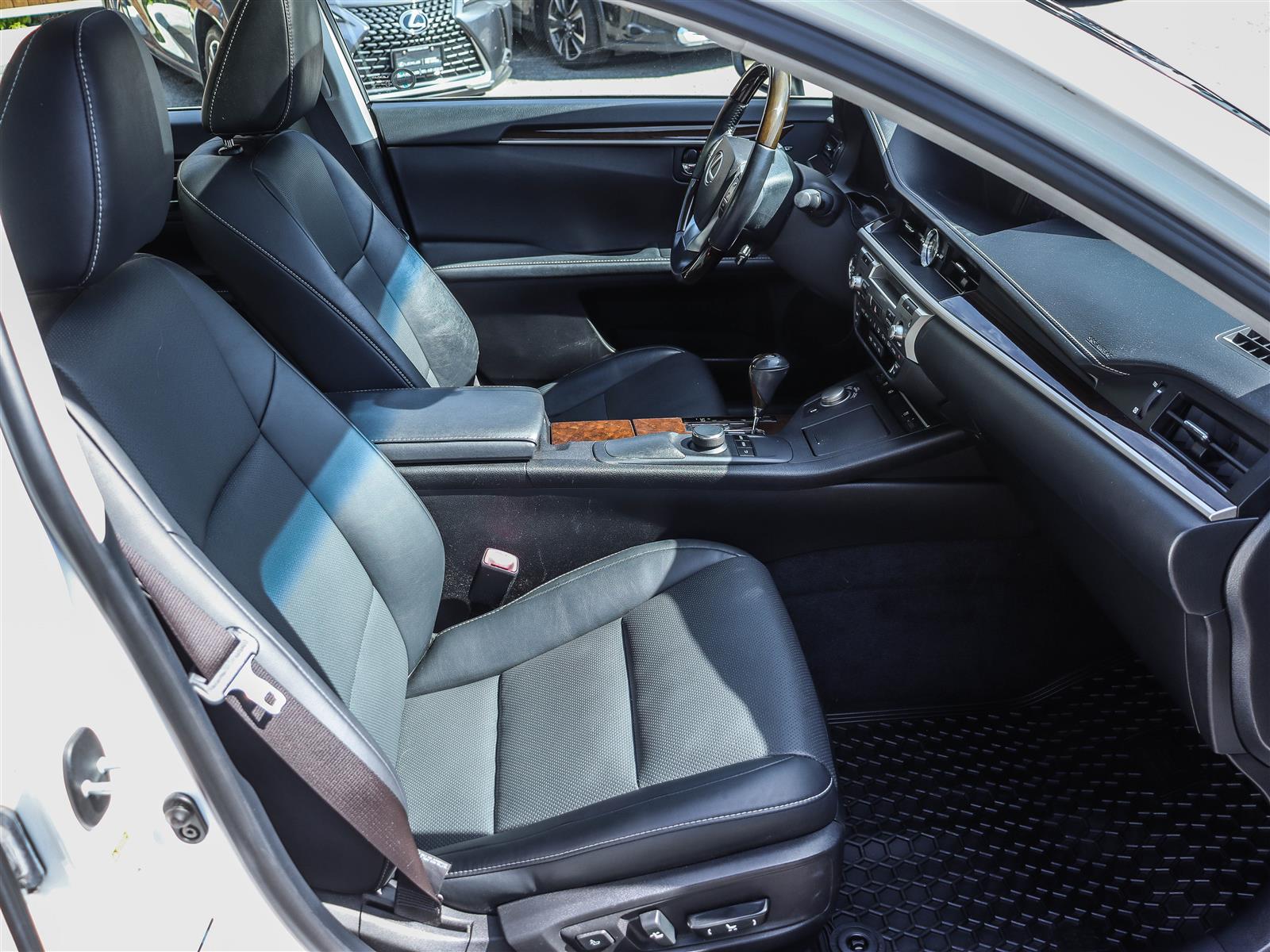 2015 Lexus ES 350 18
