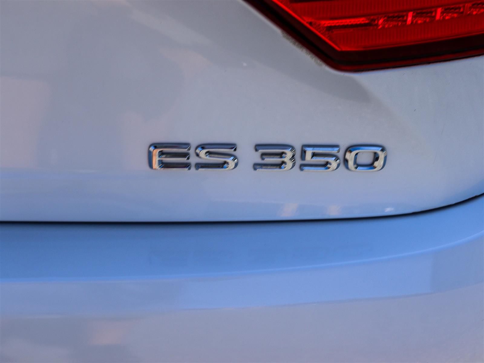 2015 Lexus ES 350 22