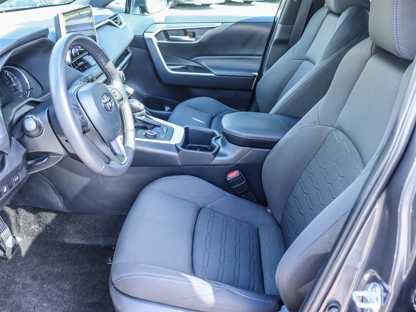 Toyota RAV4 2025 10