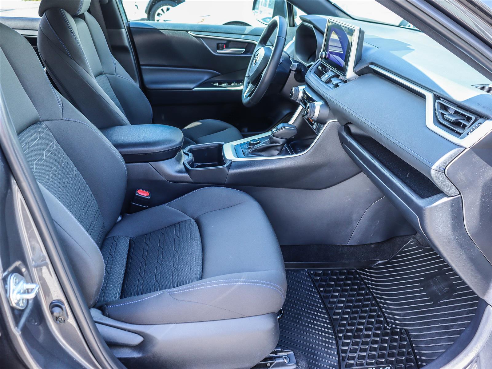 Toyota RAV4 2025 18