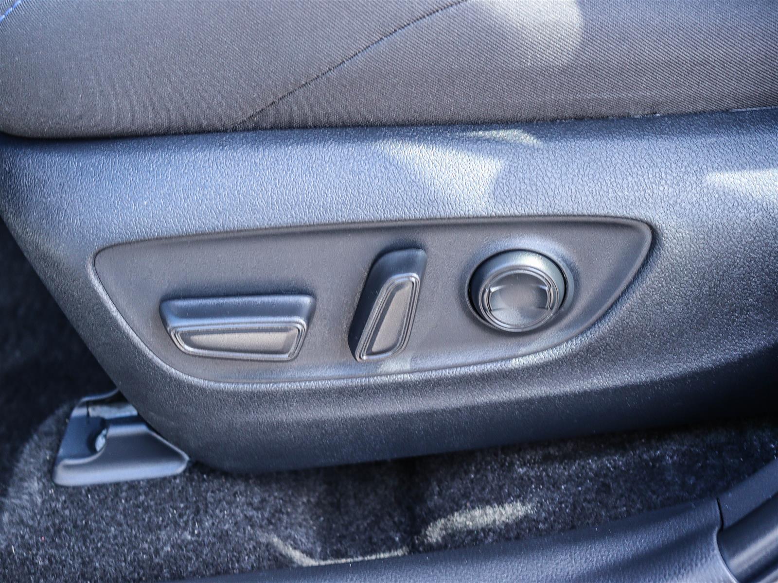 Toyota RAV4 2025 8