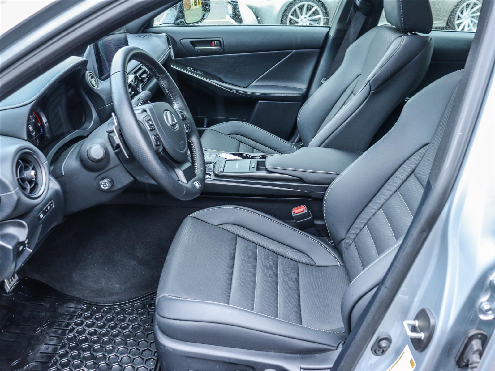 Lexus IS 350 2025 10