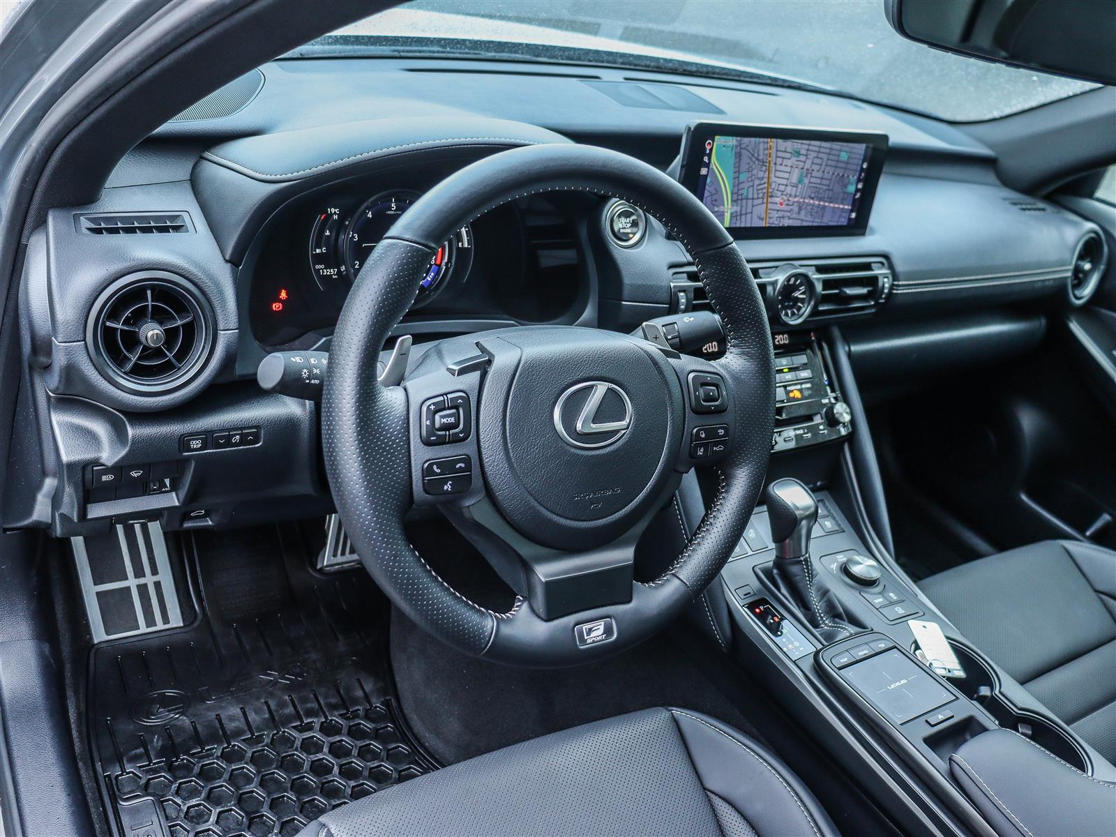 Lexus IS 350 2025 11