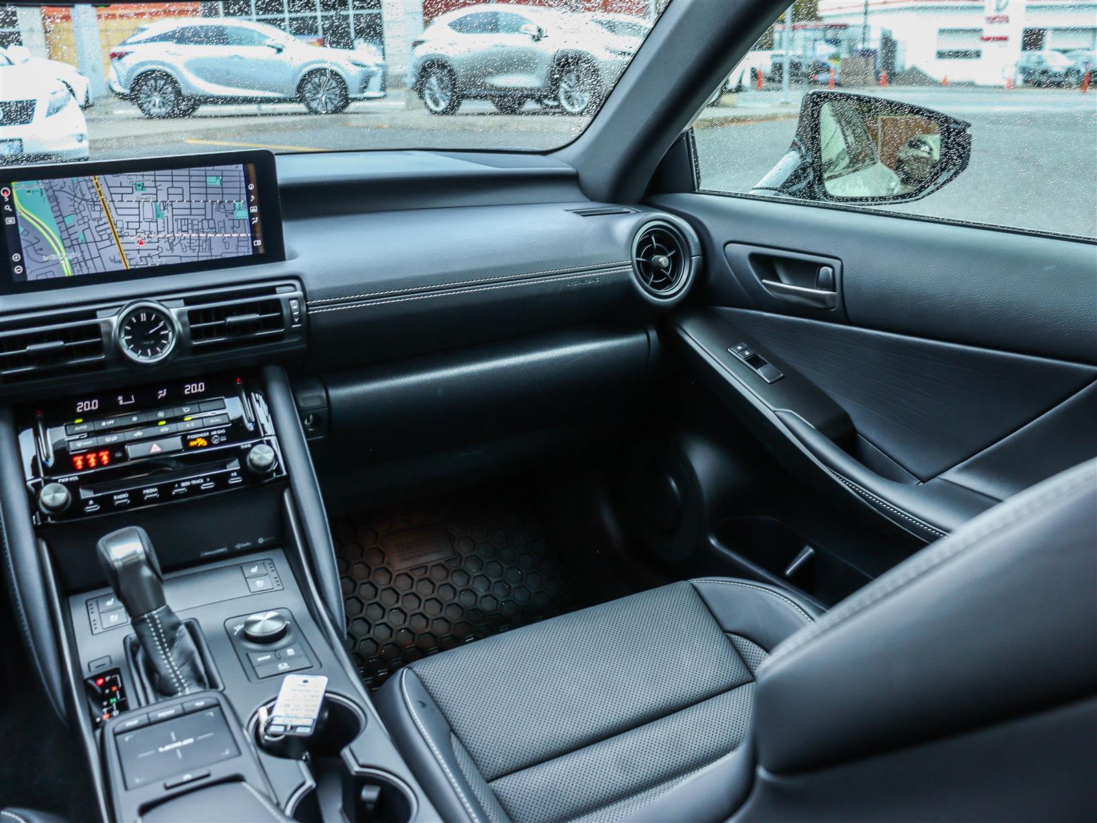 Lexus IS 350 2025 17
