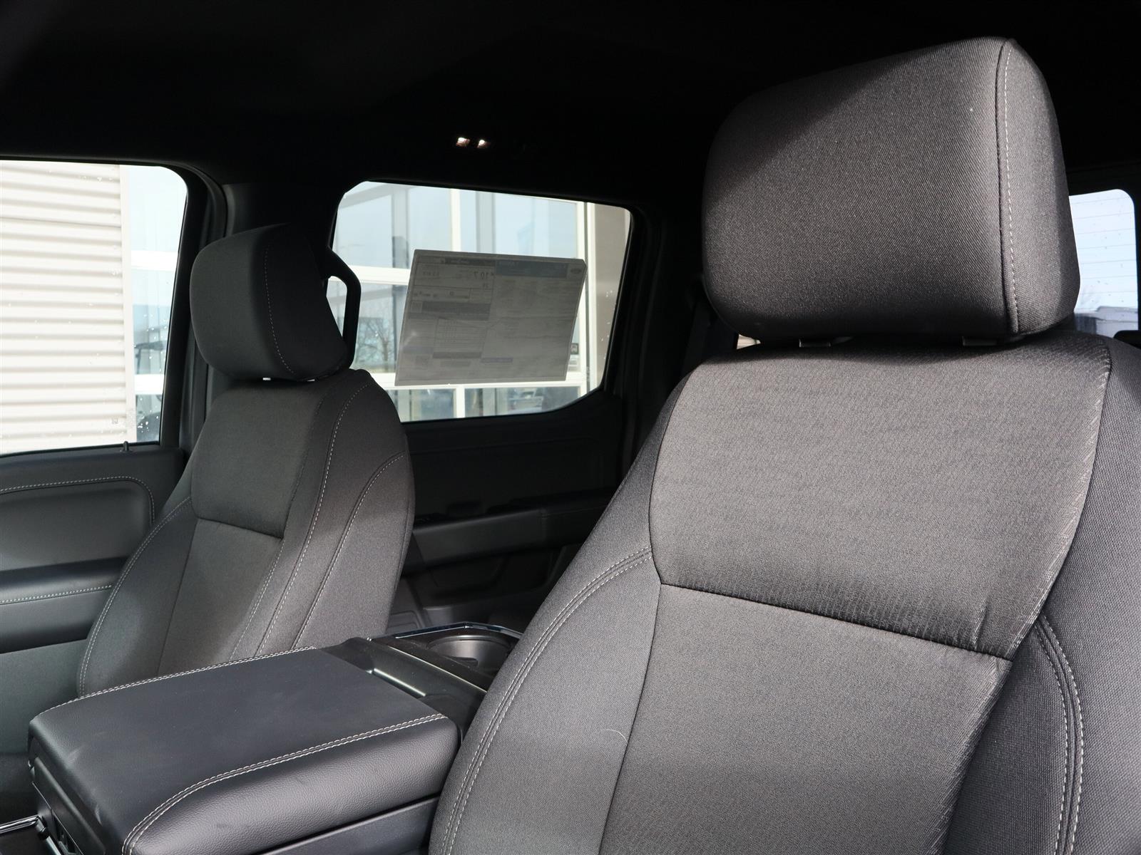 2025 Ford F-150 XLT | 12 Screen | Wireless Charging Pad - Thumbnail 16