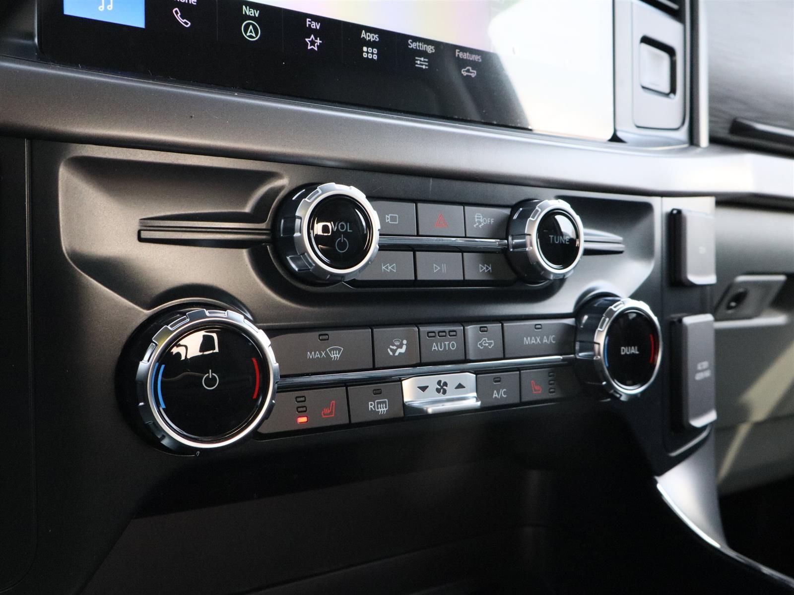 2025 Ford F-150 XLT | Rear View Camera | Dual Zone Climate - Thumbnail 28
