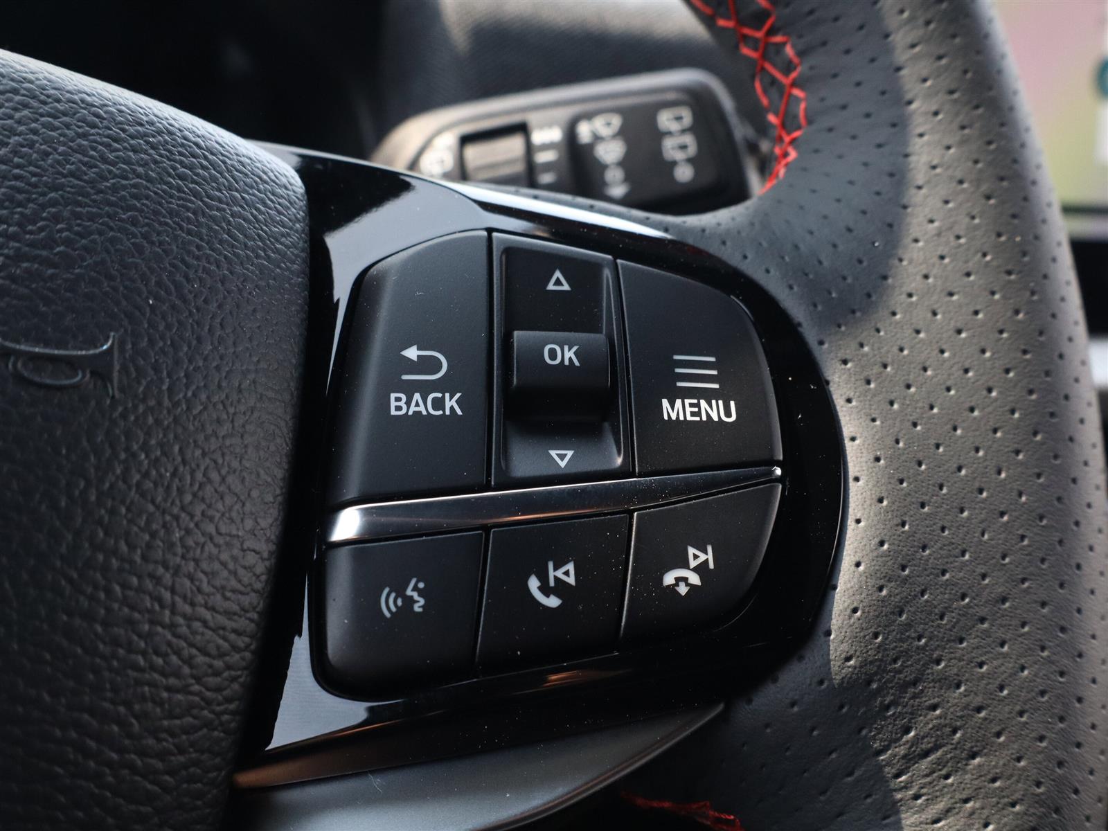 2026 Ford Explorer ST-Line | Hill Start Assist | Heated Steering Whee - Thumbnail 17