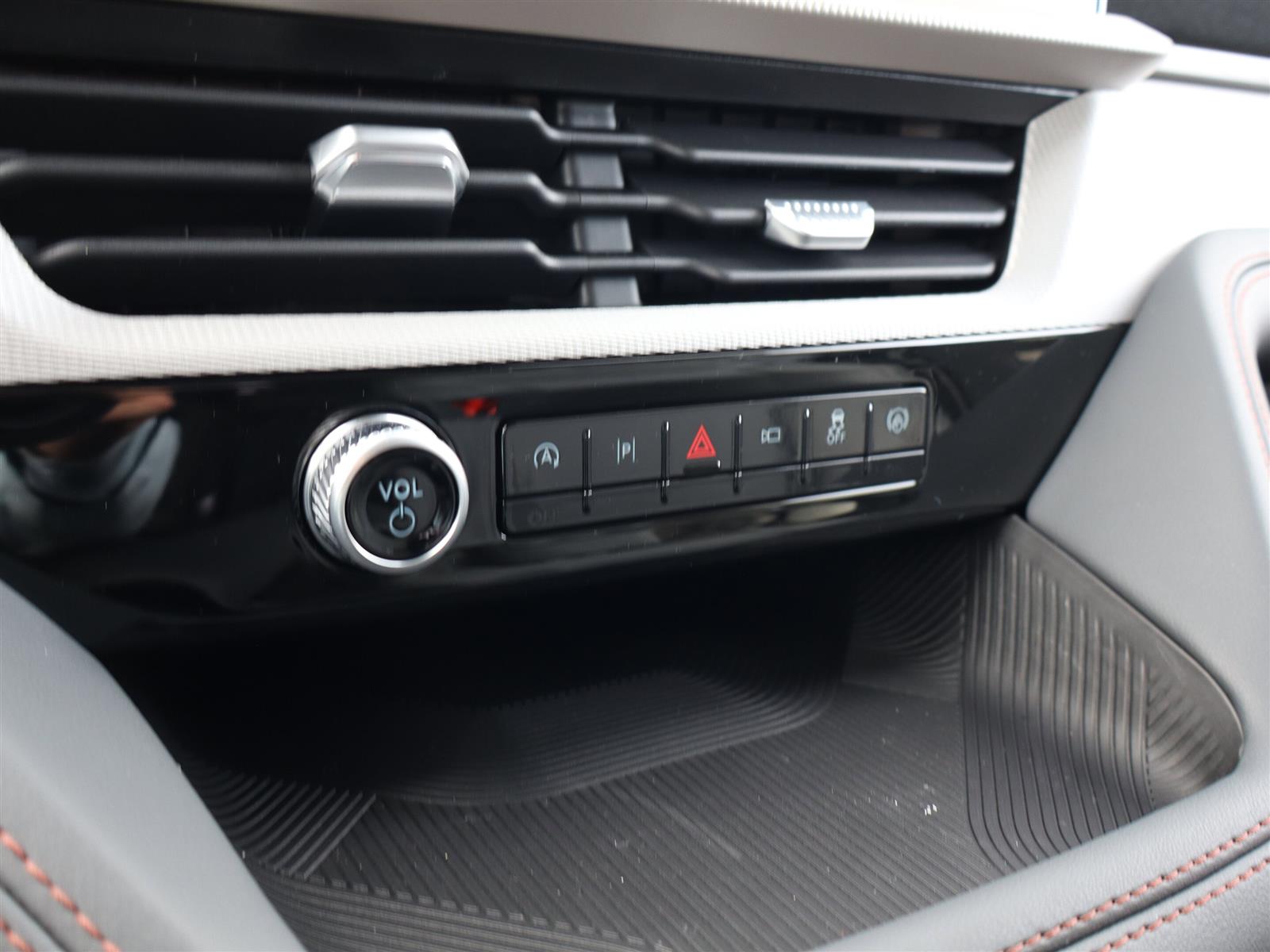 2026 Ford Explorer Active | Tri Zone Climate | Adaptive Cruise - Thumbnail 21