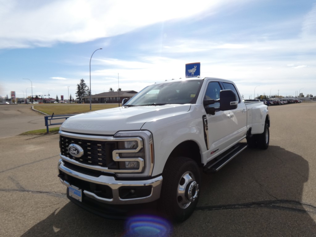 2027 Ford F-350 LARIAT - Main View