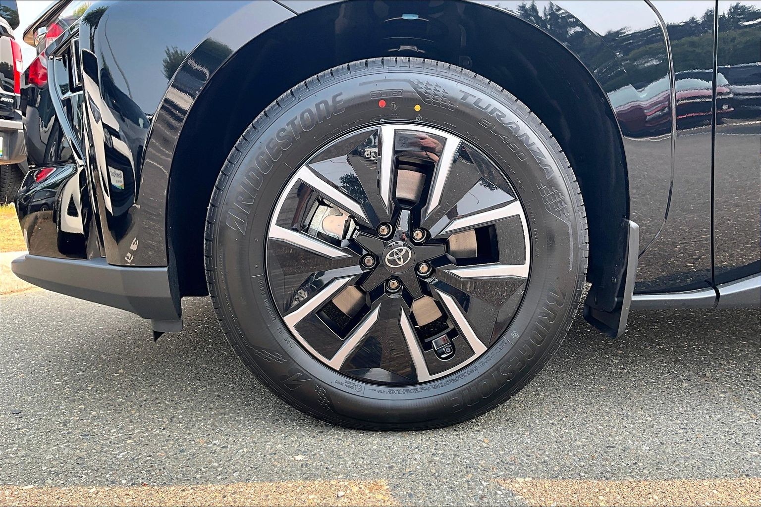 2026 Toyota bZ XLE AWD - Thumbnail 11