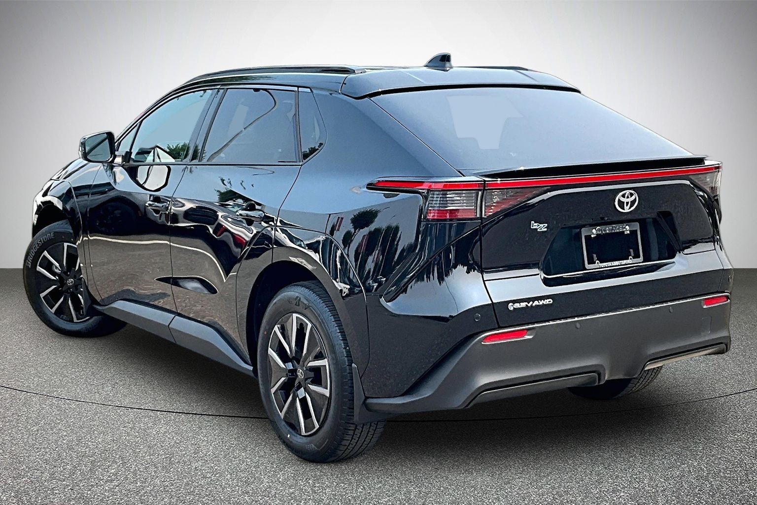 2026 Toyota bZ XLE AWD - Thumbnail 3