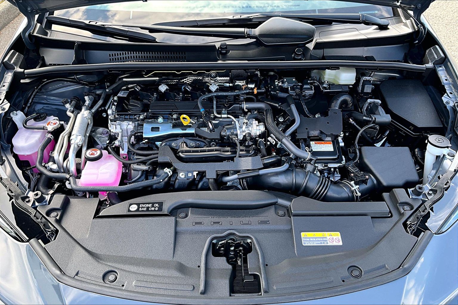 2027 Toyota Prius Plug-in Hybrid XSE - Thumbnail 11