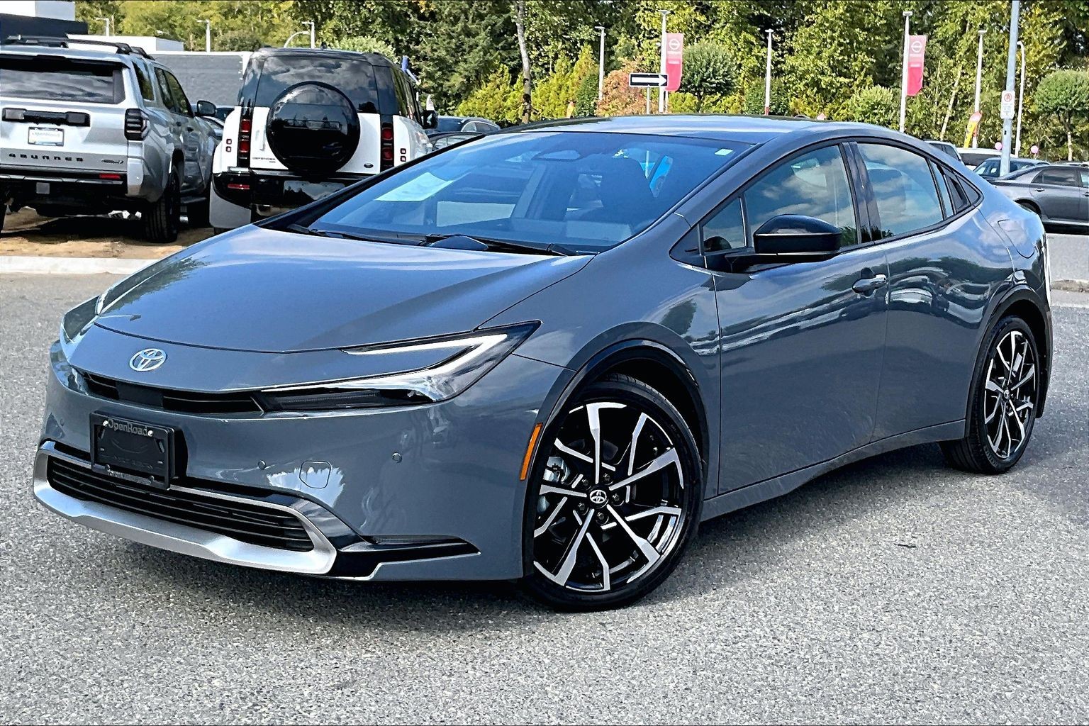 2027 Toyota Prius Plug-in Hybrid XSE - Thumbnail 15