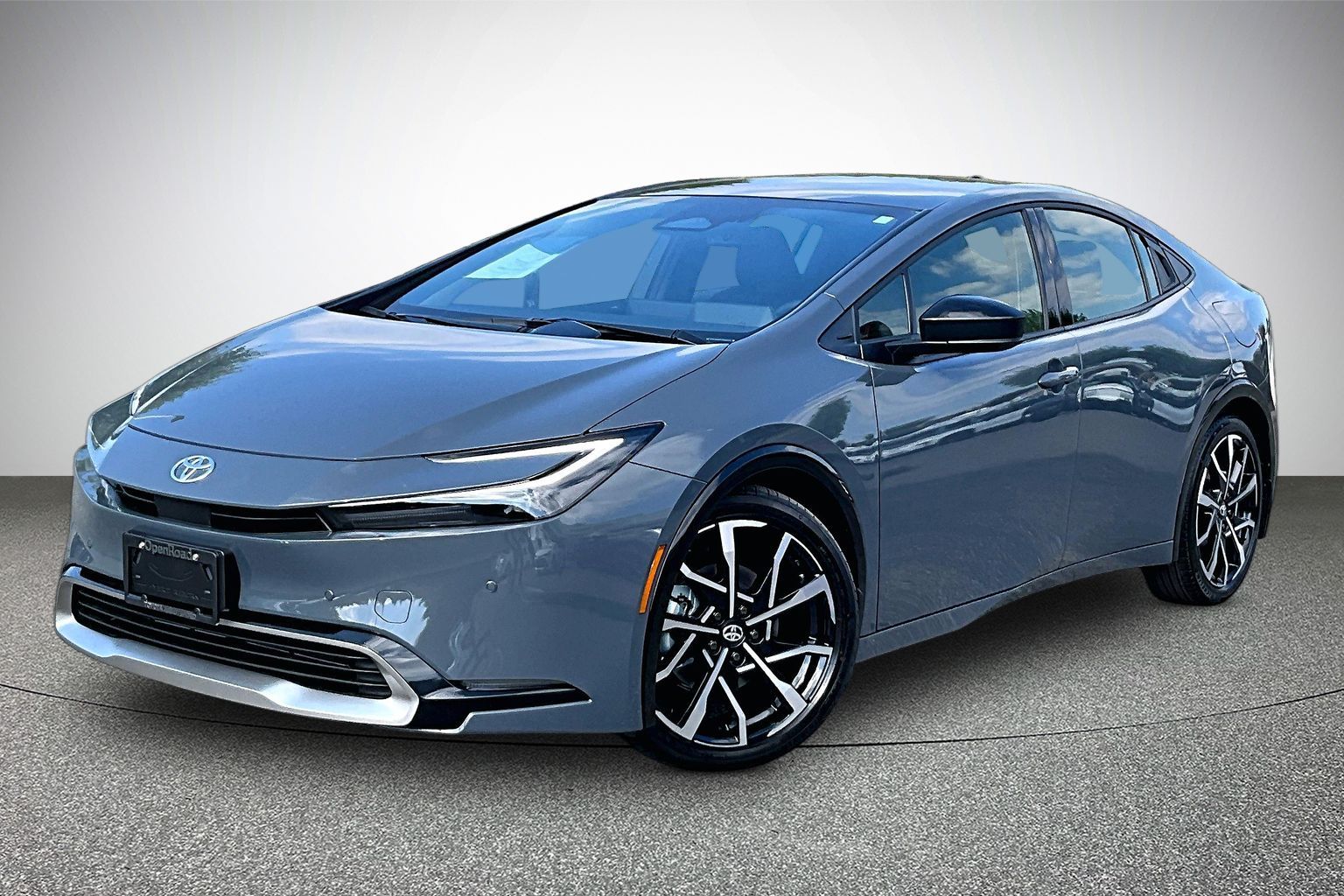 2027 Toyota Prius Plug-in Hybrid XSE - Thumbnail 2