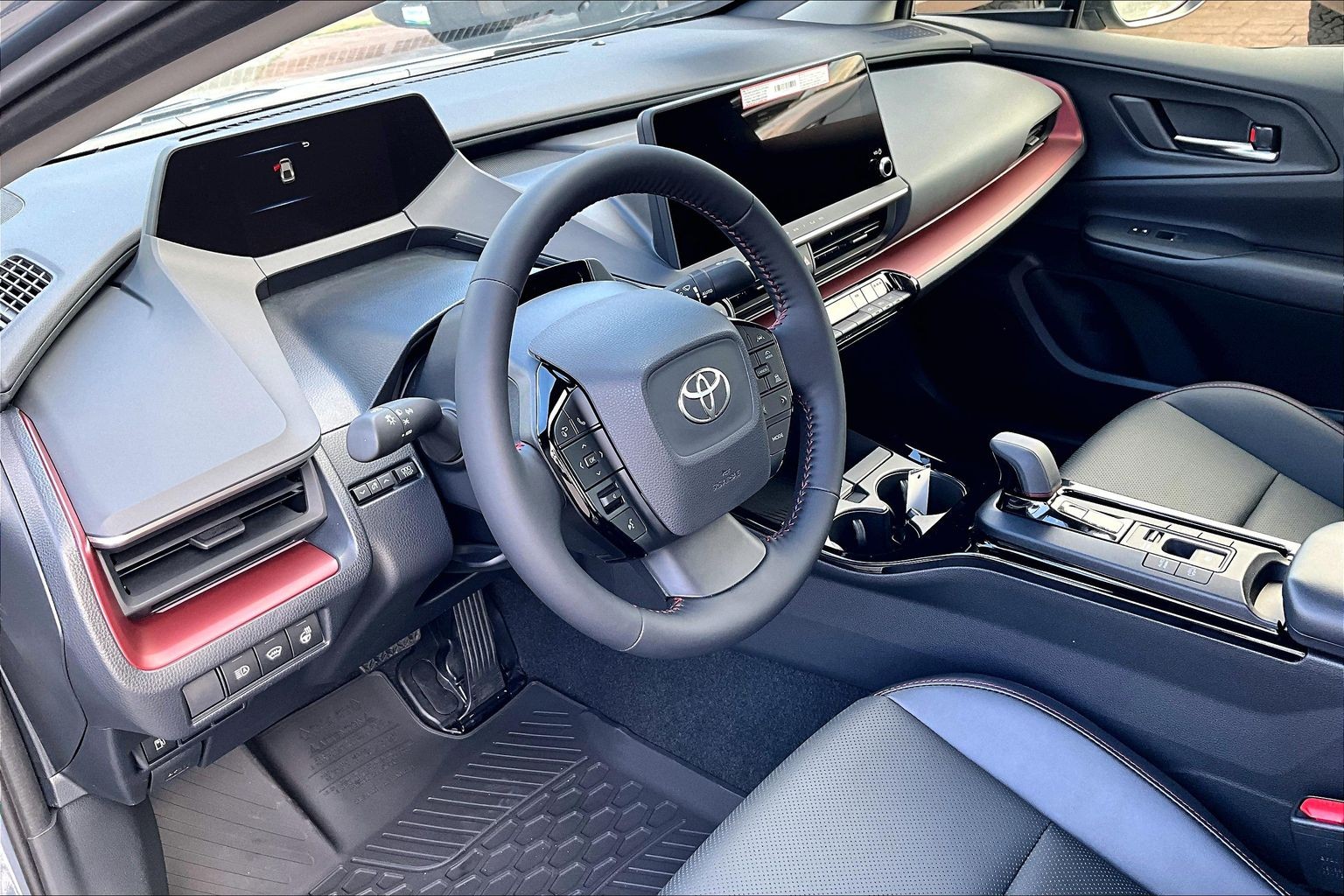 2027 Toyota Prius Plug-in Hybrid XSE - Thumbnail 3