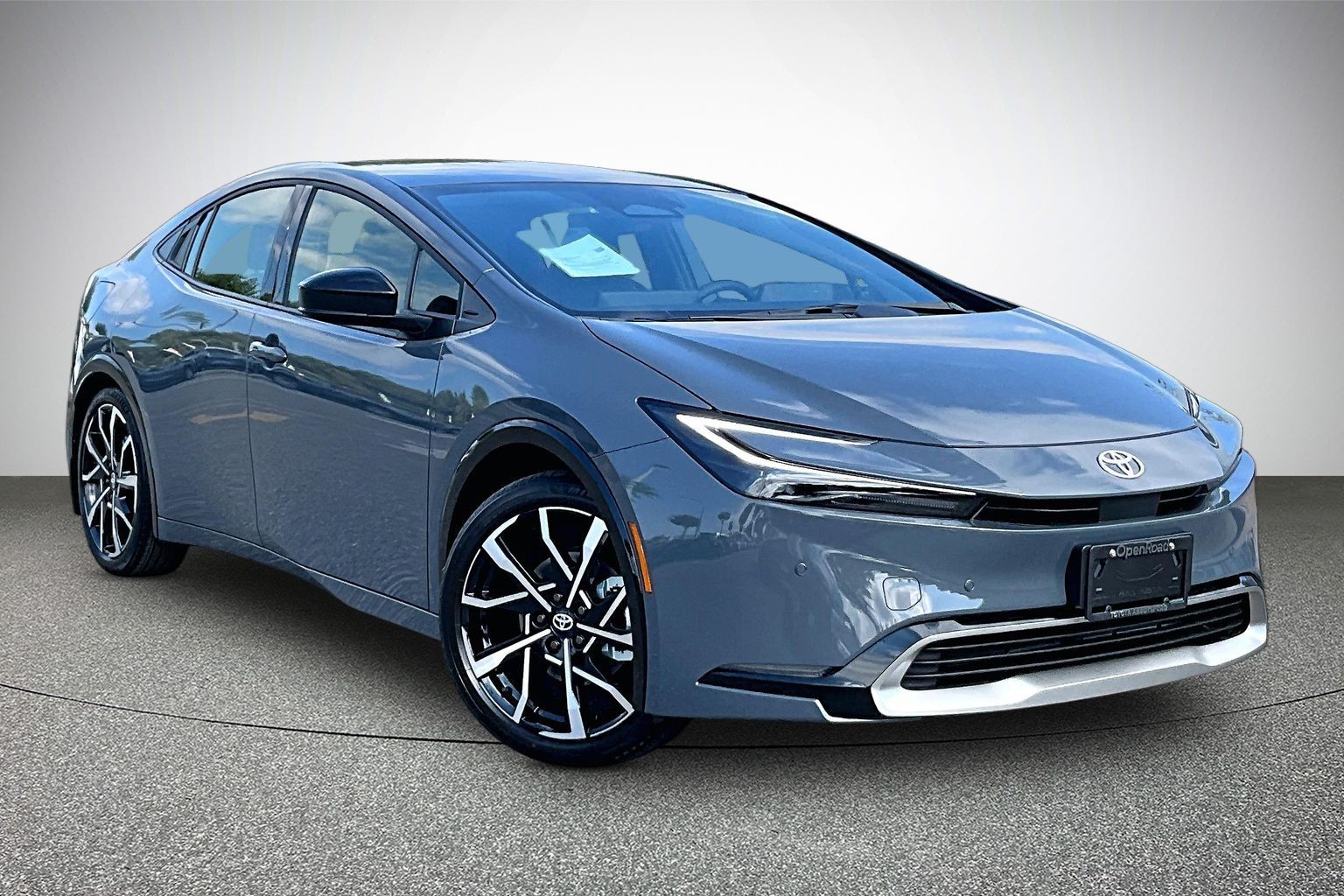 2027 Toyota Prius Plug-in Hybrid XSE - Thumbnail 6